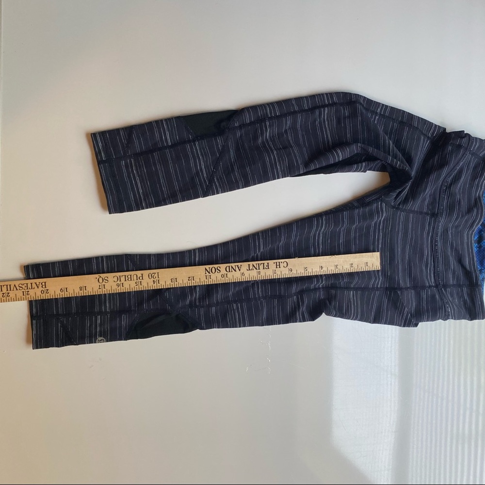 Lululemon Women Black Blue Capris Leggings Size 4 - Picture 5 of 9